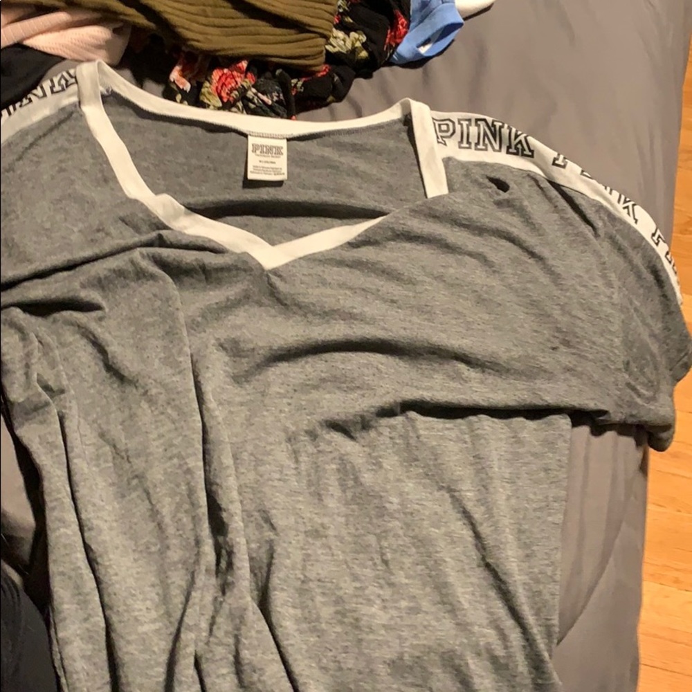 pink tshirt